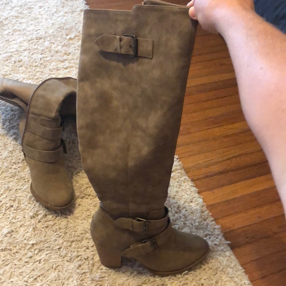 Knee boots